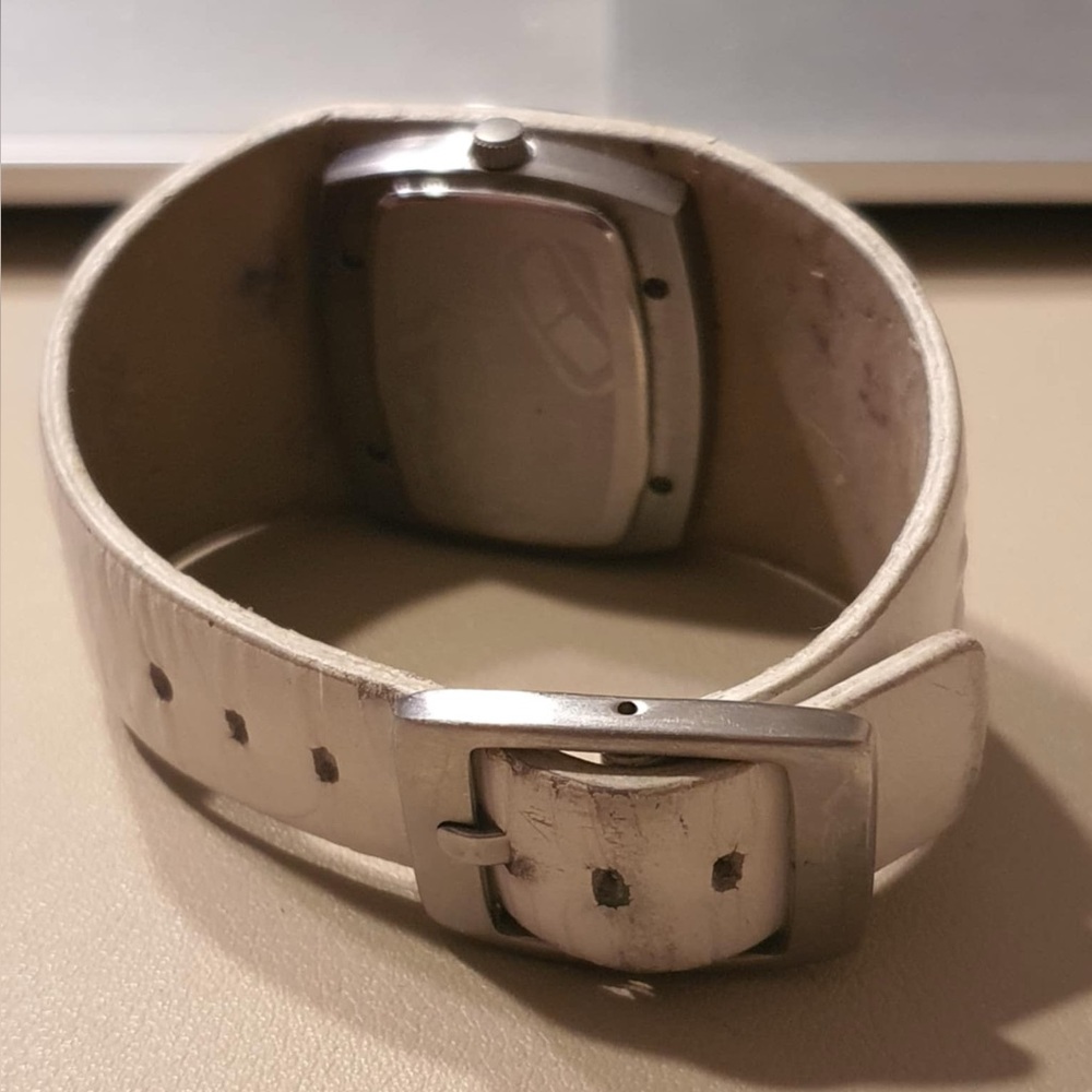 🦋10/$20🦋 Vintage Vestal Zurich Silver/White Leather Women's Watch - Picture 3 of 4